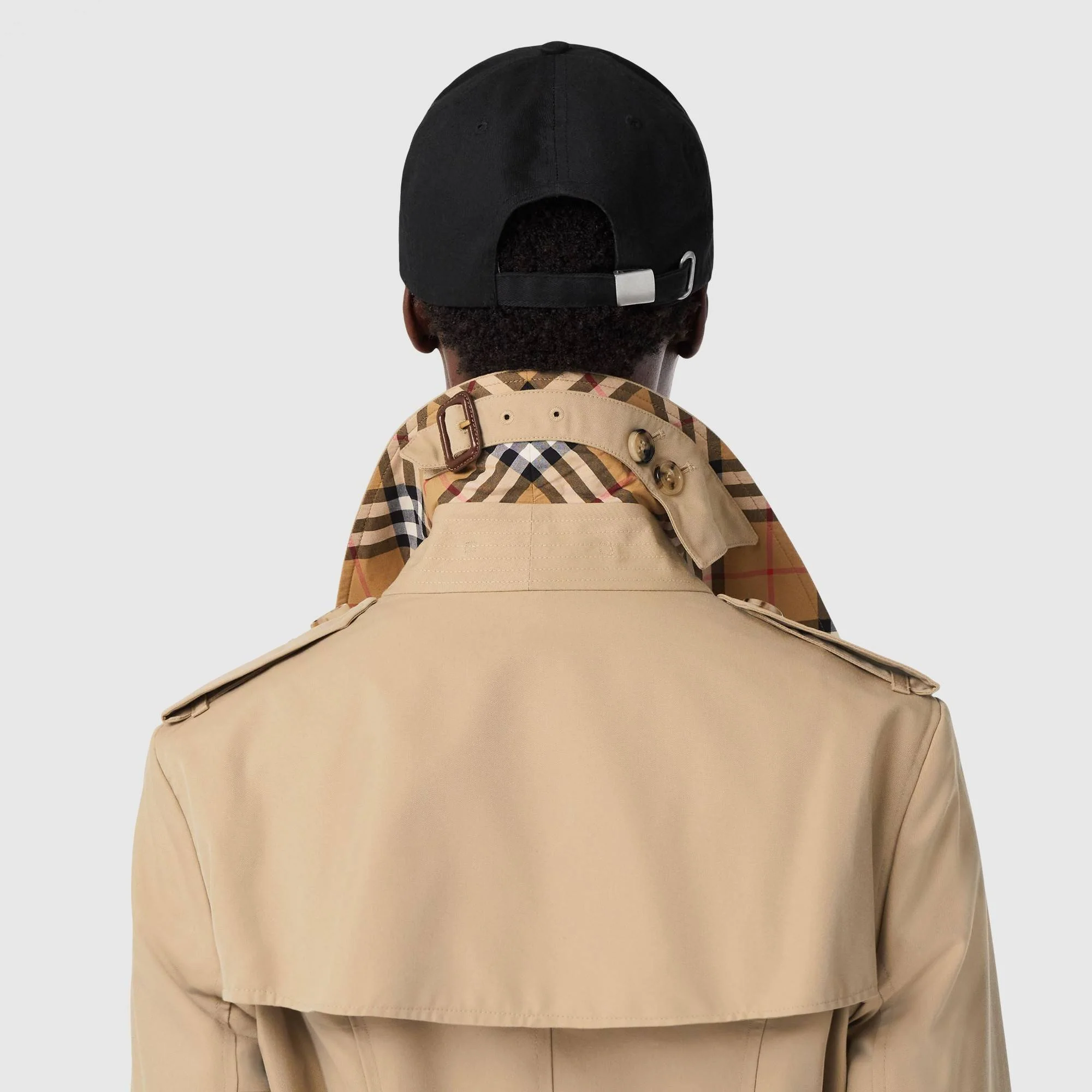 The Mid-length Chelsea Heritage Trench Coat - Honey - Image 6