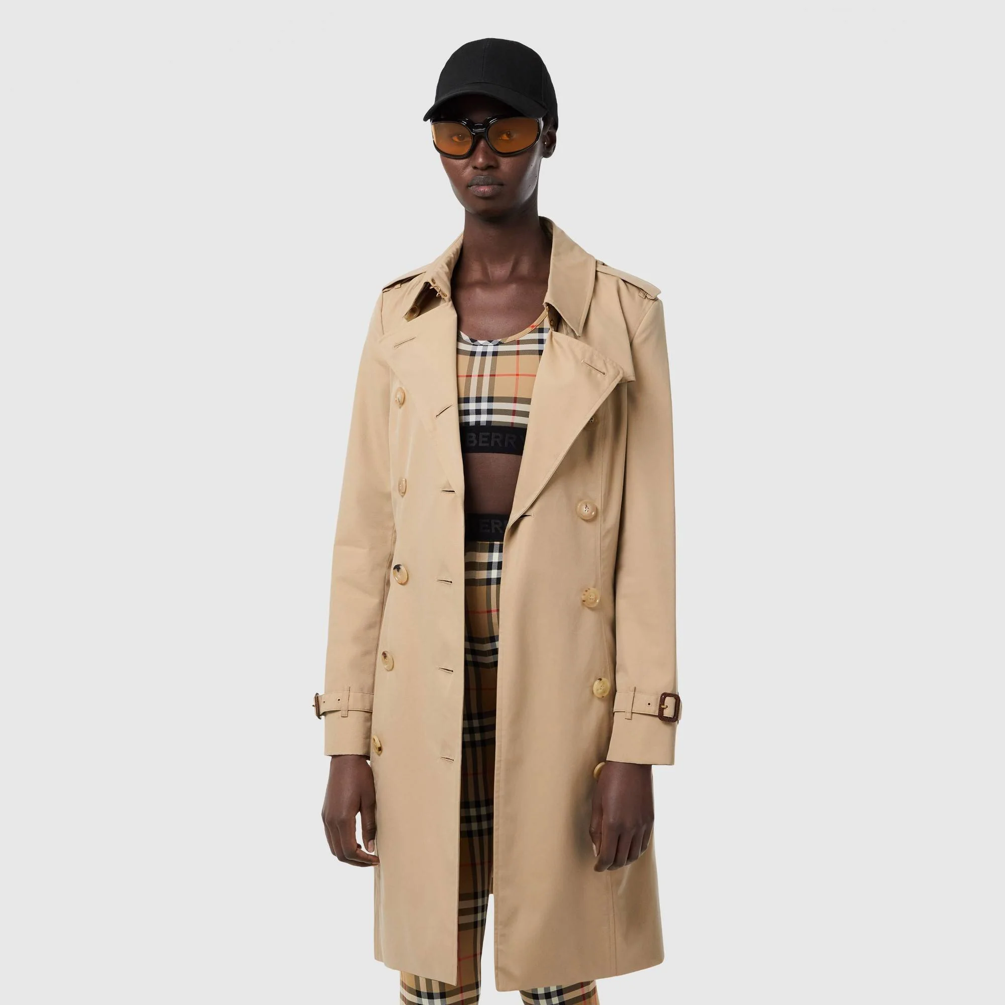 The Mid-length Chelsea Heritage Trench Coat - Honey - Image 8