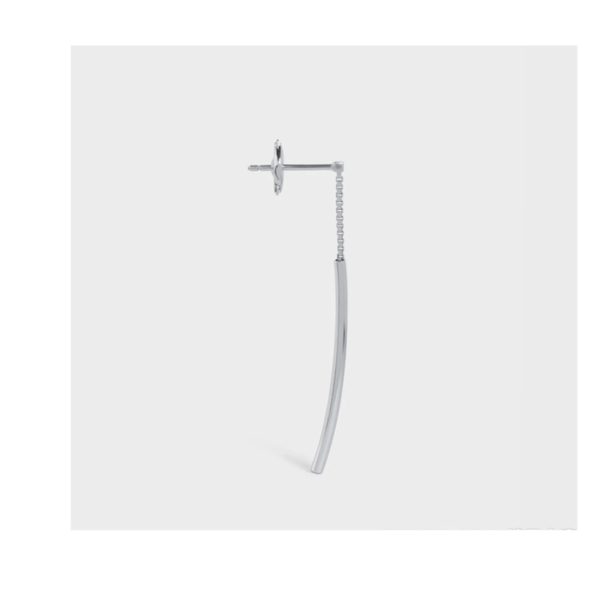 Celine Sentimental Curved Earring - White Gold - Image 4