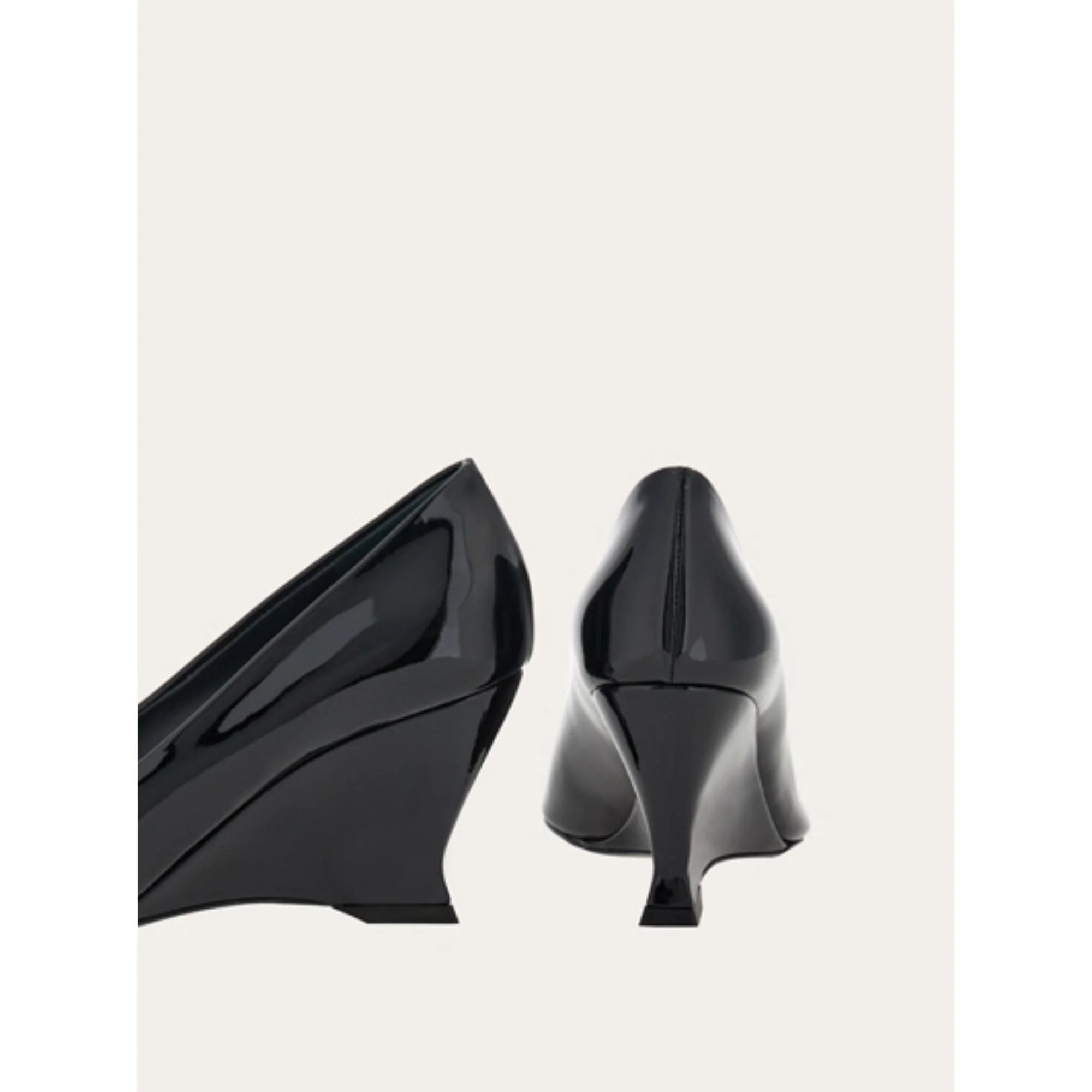 Pumps with Wedges Heel - Black - Image 6